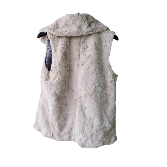 Faux Fur Vest Jacket - Picture 2 of 5